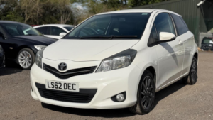 2012 Toyota Yaris 1.33 Dual Vvt-I Trend Euro 5 3dr in White — image 3