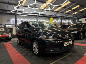 2017 Volkswagen Touran 2.0 Tdi Se Family in Black — image 3