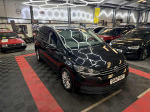 2017 Volkswagen Touran 2.0 Tdi Se Family in Black — image 4