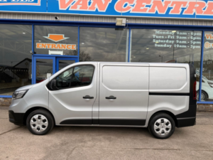 2023 Renault Trafic 2.0 Dci Blue Sl28 Business Panel Van 5dr Diesel Manual L1 H1 Euro 6 130 Ps in Grey — image 3