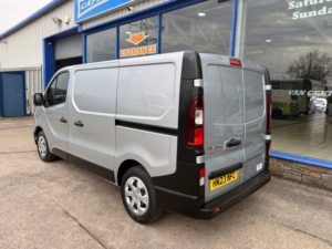 2023 Renault Trafic 2.0 Dci Blue Sl28 Business Panel Van 5dr Diesel Manual L1 H1 Euro 6 130 Ps in Grey — image 4