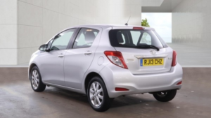 2013 Toyota Yaris 1.33 Dual Vvt-I Tr Hatchback 5dr Petrol Manual Euro 5 (101 Ps) in Silver — image 3