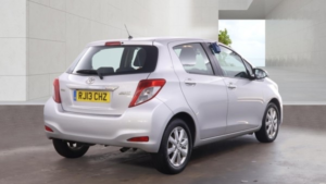 2013 Toyota Yaris 1.33 Dual Vvt-I Tr Hatchback 5dr Petrol Manual Euro 5 (101 Ps) in Silver — image 4