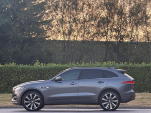 2016 Jaguar F-Pace 2.0 D180 R-Sport Auto AWD Euro 6 (s/s) 5dr in Grey — image 4