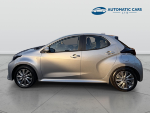 2023 Toyota Yaris Icon Fhev in Silver — image 5