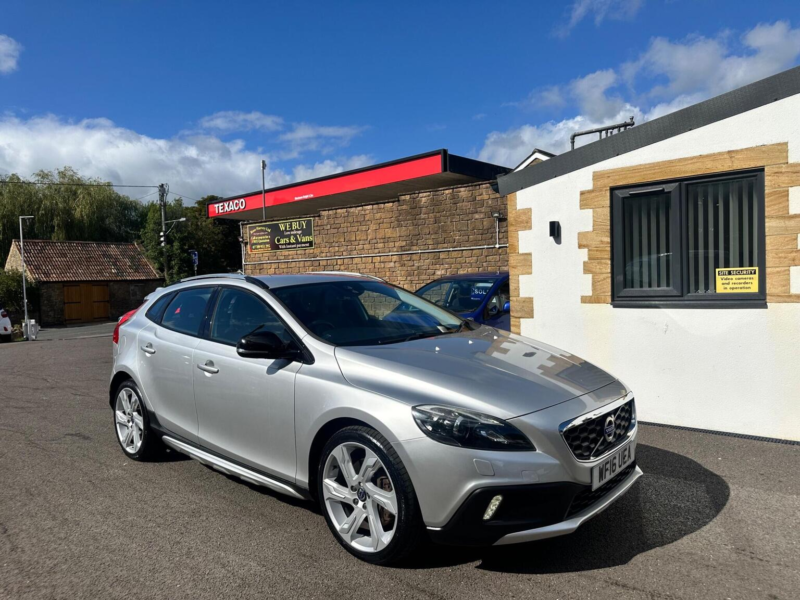 2016 Volvo V40 Cross Country 2.0 D2 Lux Nav Auto Euro 6 (s/s) 5dr in Silver — image 1