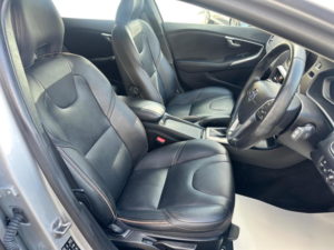 2016 Volvo V40 Cross Country 2.0 D2 Lux Nav Auto Euro 6 (s/s) 5dr in Silver — image 2