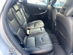 2016 Volvo V40 Cross Country 2.0 D2 Lux Nav Auto Euro 6 (s/s) 5dr in Silver — image 4