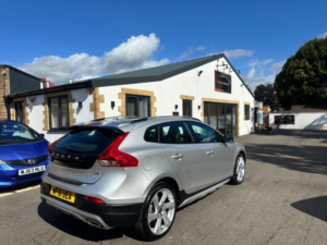 2016 Volvo V40 Cross Country 2.0 D2 Lux Nav Auto Euro 6 (s/s) 5dr in Silver — image 5
