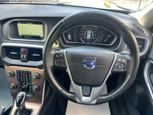 2016 Volvo V40 Cross Country 2.0 D2 Lux Nav Auto Euro 6 (s/s) 5dr in Silver — image 6