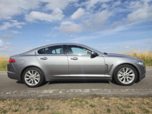 2012 Jaguar Xf 2.2d Premium Luxury Auto Euro 5 (s/s) 4dr in Grey — image 4