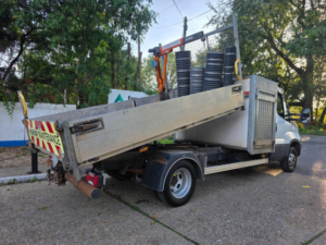 2018 Iveco Daily 3.0d Hpi 15v 50c 3000 Tipper With Crane in White — image 3