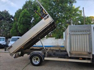 2018 Iveco Daily 3.0d Hpi 15v 50c 3000 Tipper With Crane in White — image 4