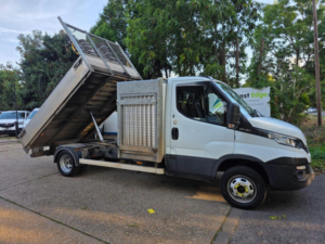 2018 Iveco Daily 3.0d Hpi 15v 50c 3000 Tipper With Crane in White — image 5