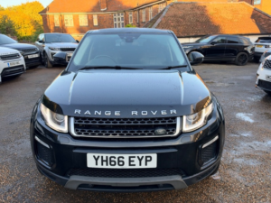 2016 Land Rover Range Rover Evoque Td4 Se Tech in Black — image 3