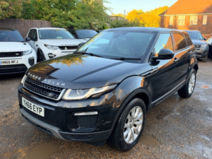 2016 Land Rover Range Rover Evoque Td4 Se Tech in Black — image 4