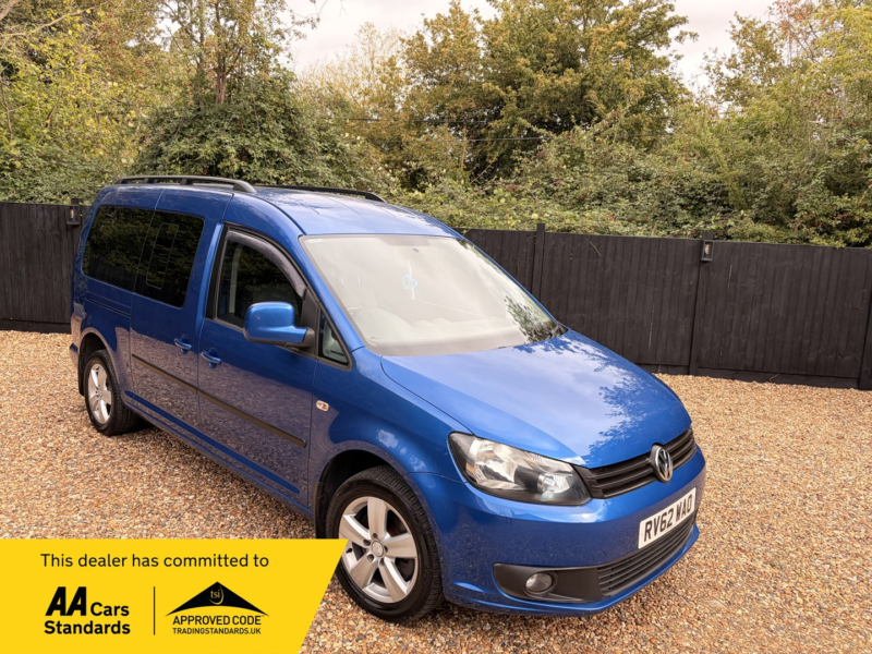 2012 Volkswagen Caddy Maxi Life 1.6 Tdi Cr in Blue — image 1