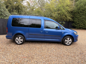 2012 Volkswagen Caddy Maxi Life 1.6 Tdi Cr in Blue — image 2
