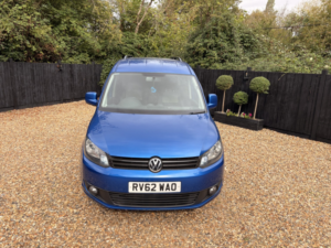 2012 Volkswagen Caddy Maxi Life 1.6 Tdi Cr in Blue — image 4