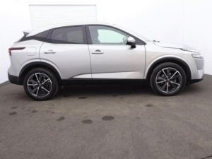 2023 Nissan Qashqai 1.3 Dig-T Mhev Tekna Xtron Euro 6 (s/s) 5dr in Silver — image 3