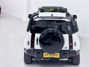2020 Land Rover Defender 110 2.0 Sd4 Se in White — image 3