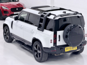 2020 Land Rover Defender 110 2.0 Sd4 Se in White — image 4