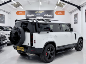 2020 Land Rover Defender 110 2.0 Sd4 Se in White — image 5