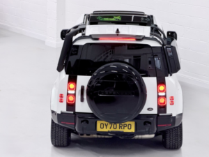 2020 Land Rover Defender 110 2.0 Sd4 Se in White — image 6