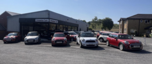 2014 MINI Countryman 2.0 Cooper D Auto Euro 5 5dr in Red — image 4
