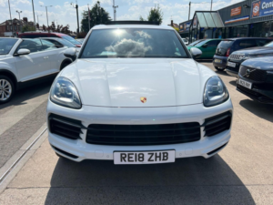 2018 Porsche Cayenne 3.0t V6 Tiptronics 4WD Euro 6 (s/s) 5dr in White — image 3