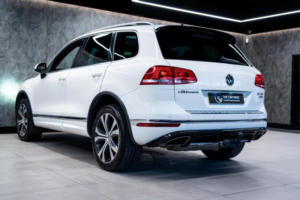 2016 Volkswagen Touareg 3.0 Tdi V6 Bluemotion Tech R-Line Tiptronic 4WD Euro 6 (s/s) 5dr in White — image 6