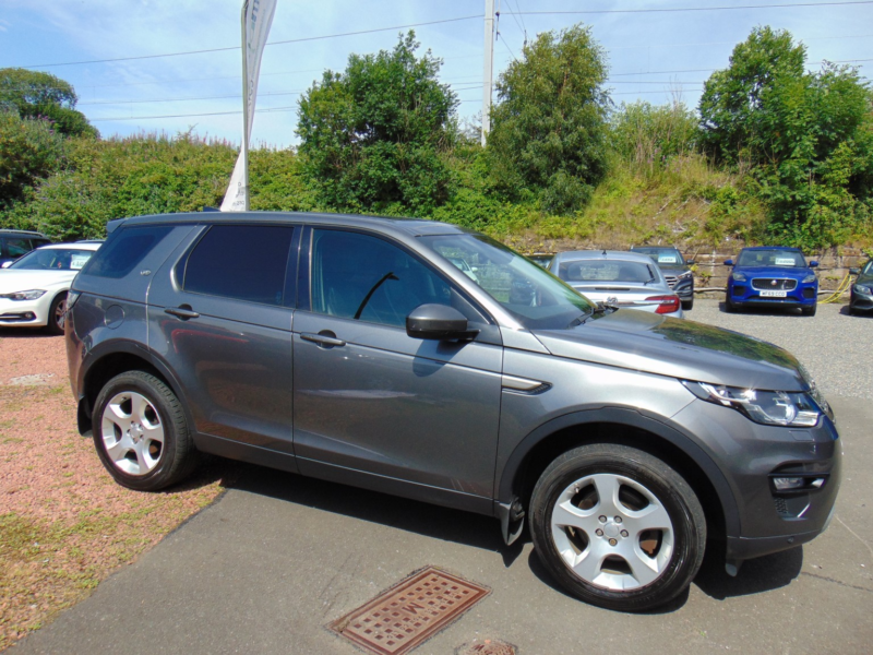2016 Land Rover Discovery Sport 2.0 Td4 Se Tech * Mot October 2027 * 6 Service Stamps * Finance Available * Free 6 Mionths Warranty in Grey — image 1