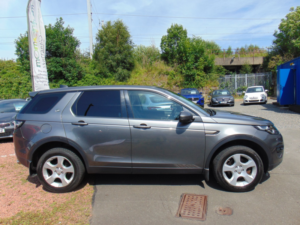 2016 Land Rover Discovery Sport 2.0 Td4 Se Tech * Mot October 2027 * 6 Service Stamps * Finance Available * Free 6 Mionths Warranty in Grey — image 2