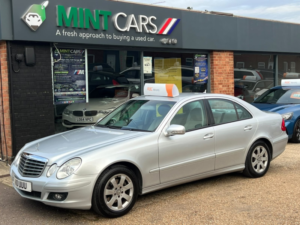 2008 Mercedes-Benz E Class 2.1 E220 Cdi Classic in Silver — image 4