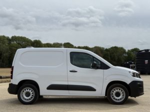 2023 Peugeot Partner 1.5 Partner Standard 1000 Professional Premium+ Bhdi 100 S&s Manual in White — image 2