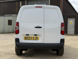 2023 Peugeot Partner 1.5 Partner Standard 1000 Professional Premium+ Bhdi 100 S&s Manual in White — image 4