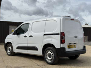 2023 Peugeot Partner 1.5 Partner Standard 1000 Professional Premium+ Bhdi 100 S&s Manual in White — image 5