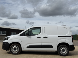 2023 Peugeot Partner 1.5 Partner Standard 1000 Professional Premium+ Bhdi 100 S&s Manual in White — image 6