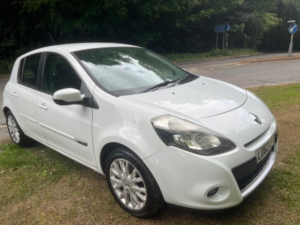 2012 Renault Clio 1.5 Dci Dynamique Tomtom in White — image 2