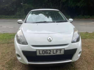 2012 Renault Clio 1.5 Dci Dynamique Tomtom in White — image 3