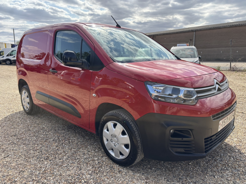 2022 Citroen Berlingo 1.5 Bluehdi 1000 Enterprise M Pro in Red — image 1