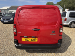 2022 Citroen Berlingo 1.5 Bluehdi 1000 Enterprise M Pro in Red — image 4
