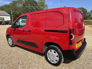 2022 Citroen Berlingo 1.5 Bluehdi 1000 Enterprise M Pro in Red — image 5