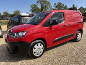2022 Citroen Berlingo 1.5 Bluehdi 1000 Enterprise M Pro in Red — image 6