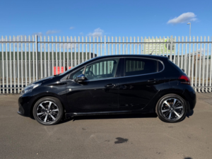 2018 Peugeot 208 1.2 Puretech Tech Edition Hatchback 5dr Petrol Manual Euro 6 (s/s) (82 Ps) in Black — image 5