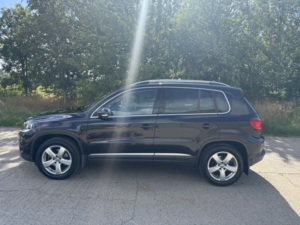 2012 Volkswagen Tiguan 2.0 Tdi Bluemotion Tech Se in Black — image 2