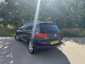 2012 Volkswagen Tiguan 2.0 Tdi Bluemotion Tech Se in Black — image 3