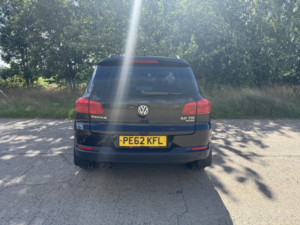2012 Volkswagen Tiguan 2.0 Tdi Bluemotion Tech Se in Black — image 5