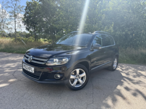 2012 Volkswagen Tiguan 2.0 Tdi Bluemotion Tech Se in Black — image 6