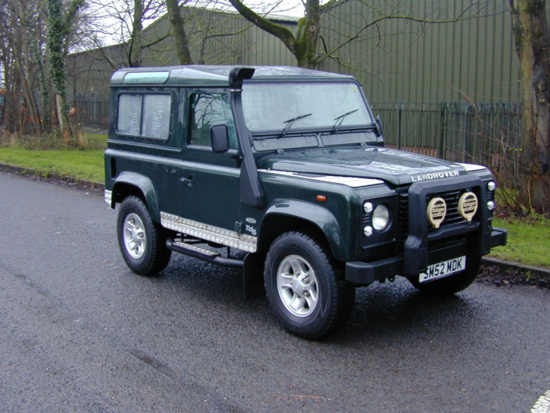 2002 Land Rover Defender 90 Ref 8677 - Land Rover Defender 90 Td5 County Spec - Special Specification (rhd) in Green — image 1
